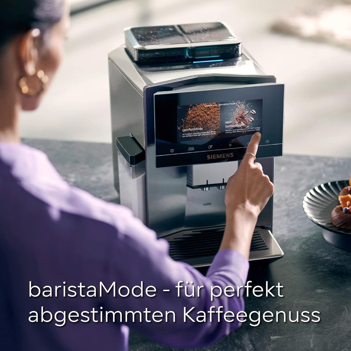 Siemens Kaffeevollautomat EQ900 TQ903D03, App-Steuerung, intuitives Full-Touch-Display, Barista-Modus, AromaBoost, Geräuschreduzierung, Premiummahlwerk, automatische Dampfreinigung, 1500 W, edelstahl